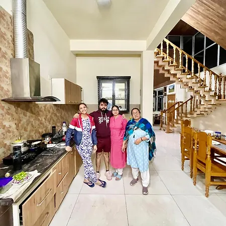 The Auriga 3Bhk Fully Entair Villa With Bonfire In Kasauli I Pvt Stay I Open Air Terrace I Kitchen Livingroom I Lawn Bonfire I Gaming Zone Exterior photo