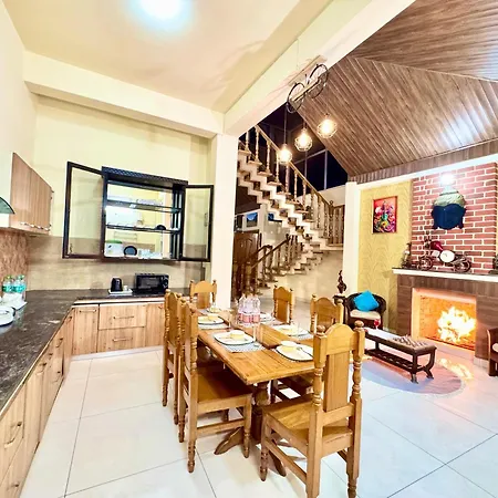 The Auriga 3Bhk Fully Entair Villa With Bonfire In Kasauli I Pvt Stay I Open Air Terrace I Kitchen Livingroom I Lawn Bonfire I Gaming Zone Exterior photo