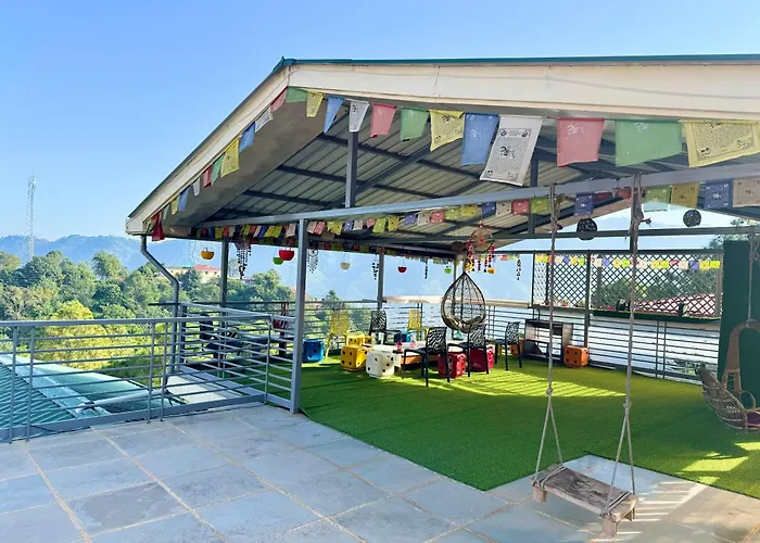 The Auriga 3Bhk Fully Entair Villa With Bonfire In Kasauli I Pvt Stay I Open Air Terrace I Kitchen Livingroom I Lawn Bonfire I Gaming Zone