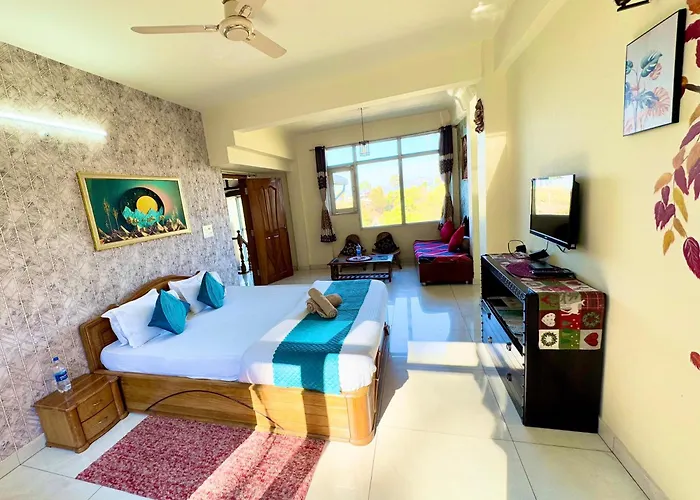 The Auriga 3Bhk Fully Entair Villa With Bonfire In Kasauli I Pvt Stay I Open Air Terrace I Kitchen Livingroom I Lawn Bonfire I Gaming Zone