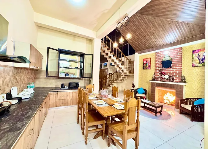 The Auriga 3Bhk Fully Entair Villa With Bonfire In Kasauli I Pvt Stay I Open Air Terrace I Kitchen Livingroom I Lawn Bonfire I Gaming Zone