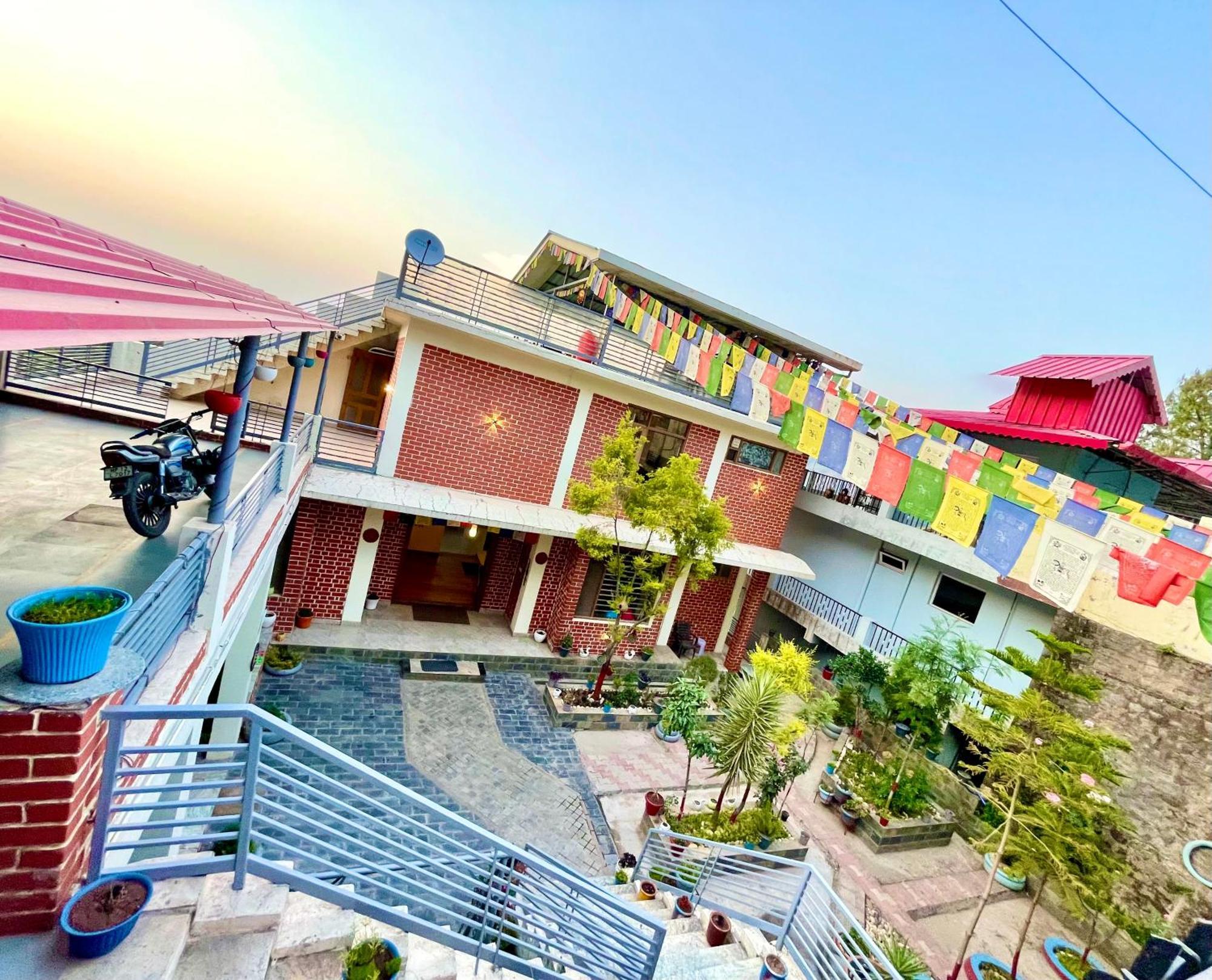 The Auriga 3bhk Fully Entair With Bonfire In I Pvt I Open Air Terrace I Kitchen Livingroom I Lawn Bonfire I Gaming Zone Villa