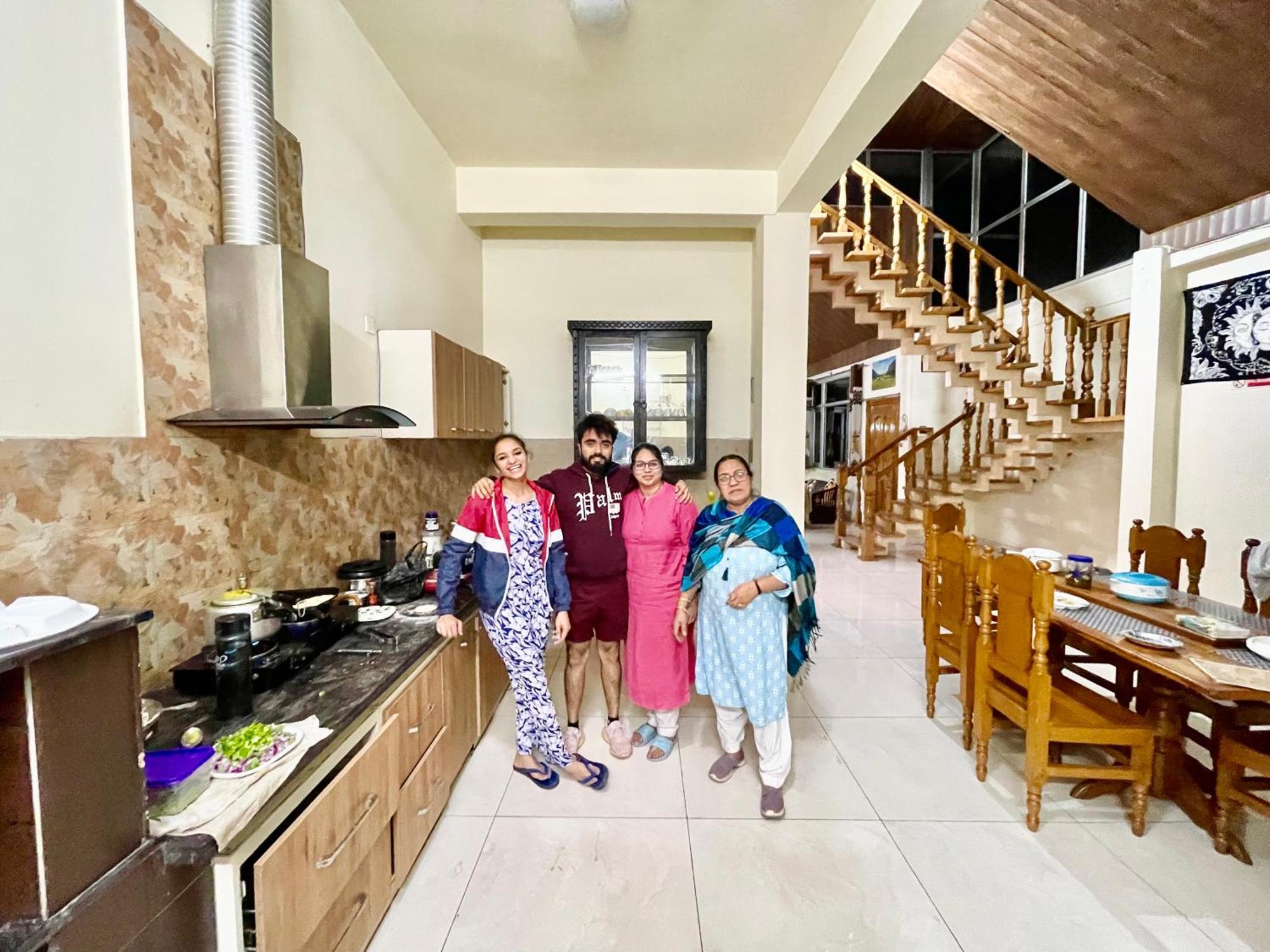 The Auriga 3bhk Fully Entair With Bonfire In I Pvt I Open Air Terrace I Kitchen Livingroom I Lawn Bonfire I Gaming Zone Kasauli