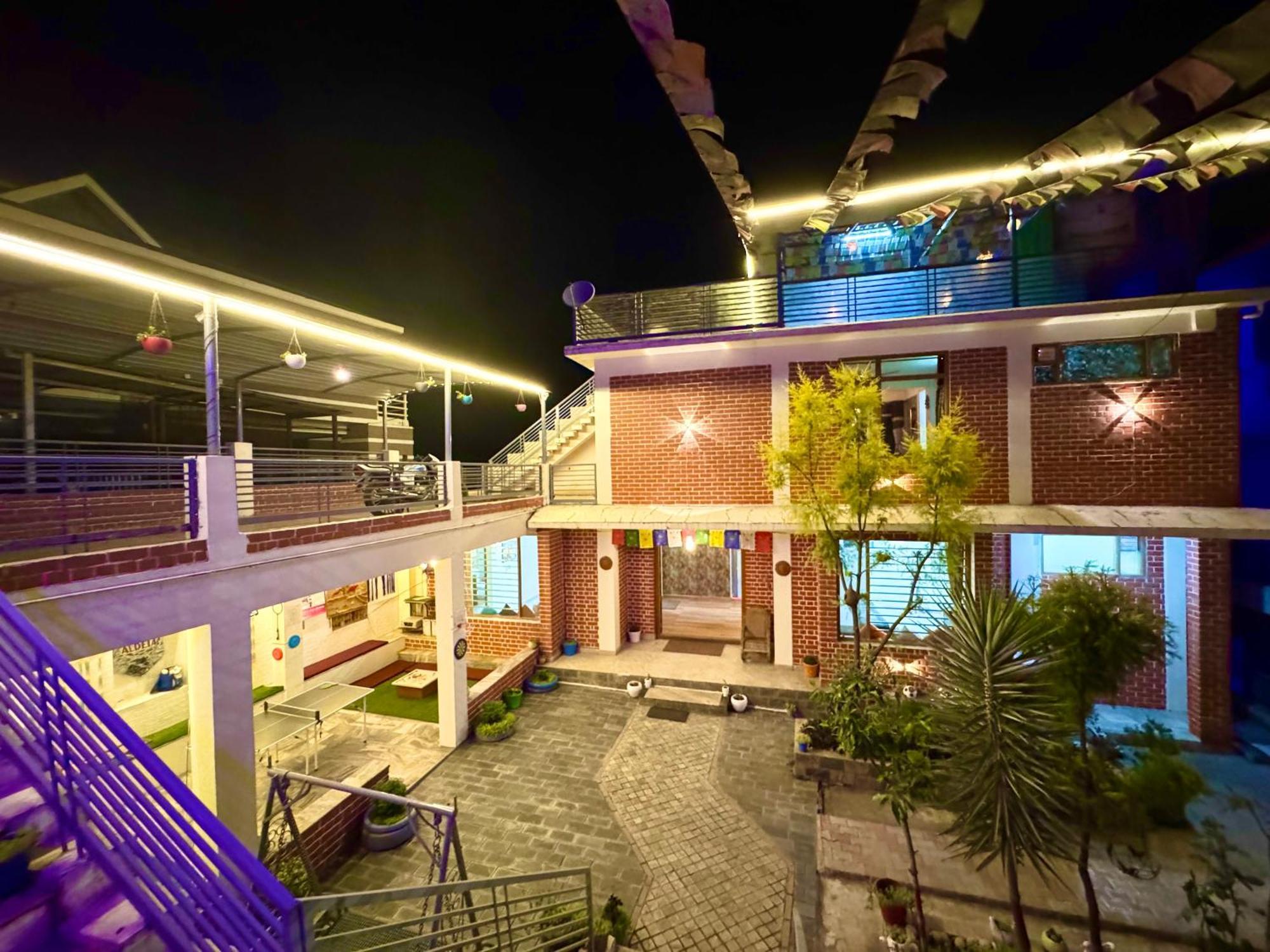 The Auriga 3bhk Fully Entair With Bonfire In I Pvt I Open Air Terrace I Kitchen Livingroom I Lawn Bonfire I Gaming Zone Villa *