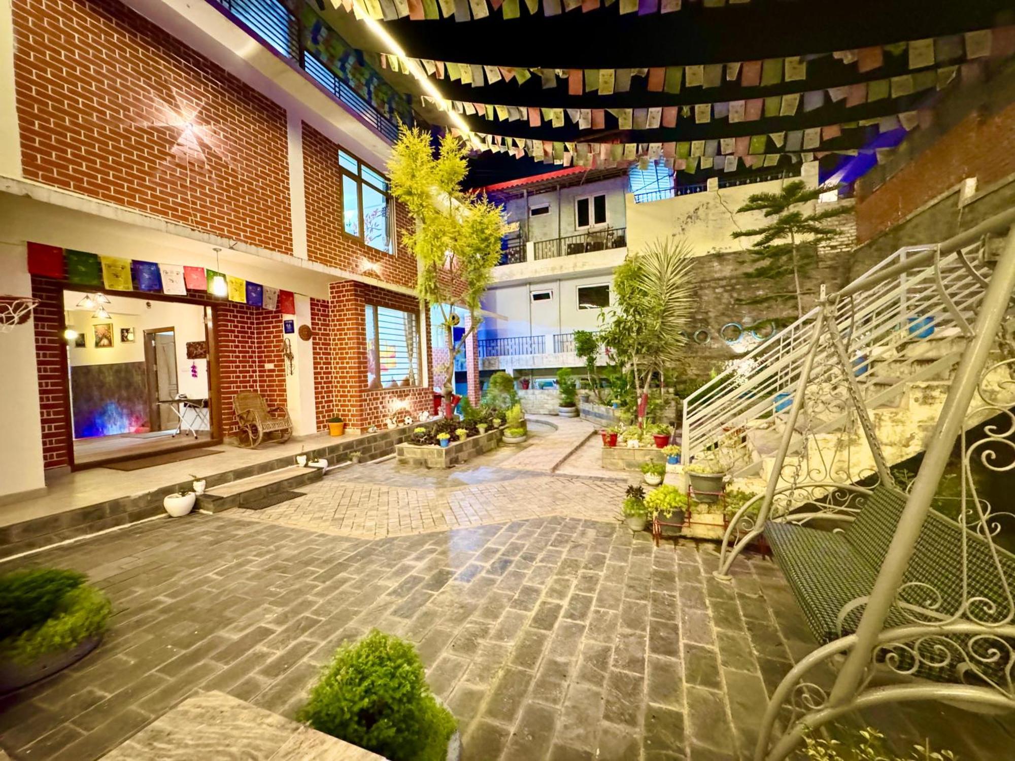 The Auriga 3bhk Fully Entair With Bonfire In I Pvt I Open Air Terrace I Kitchen Livingroom I Lawn Bonfire I Gaming Zone Villa *